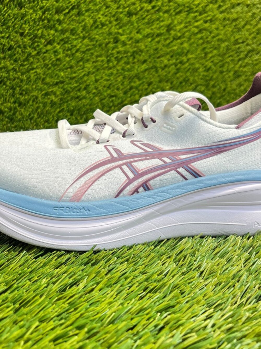 Asics Gel-Cumulus 28 Womens Size 9.5 White Purple Blue Running Shoes Sneakers - Picture 3 of 10
